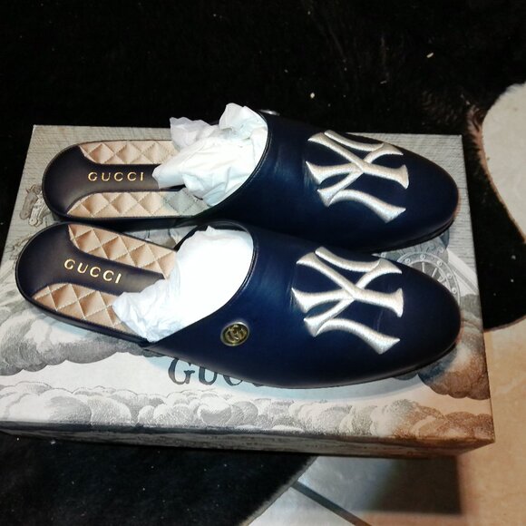 Gucci Other - Gucci Men's Navy NY Yankees Embroidered leather slippers